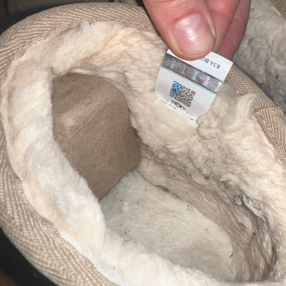 UGG MINI PLATFORM COLOR SAND-Like new - Picture 7 of 10